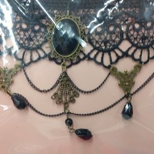 Choker w Embellishments
